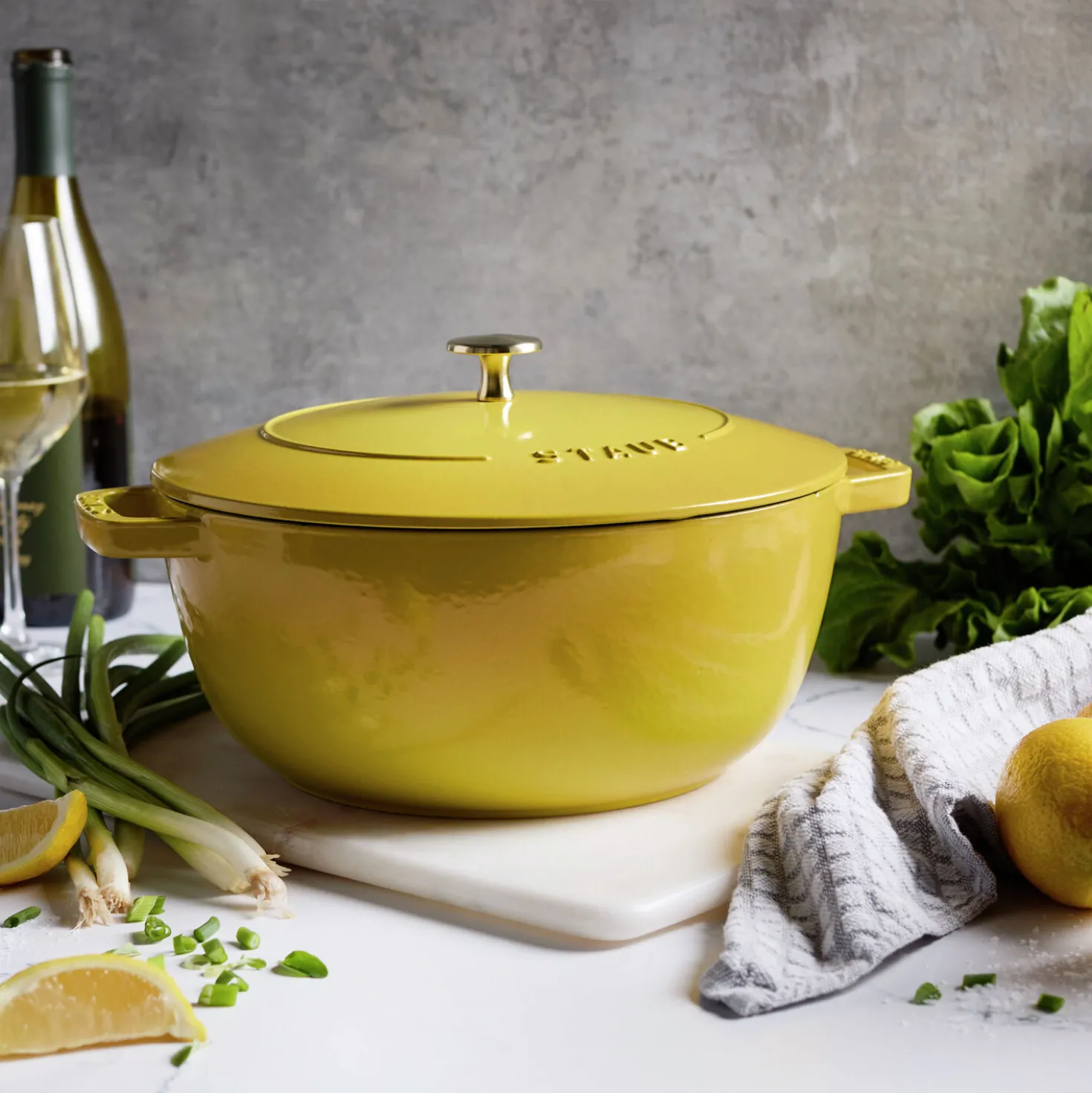 5.25 qt, Essential French Oven, citron