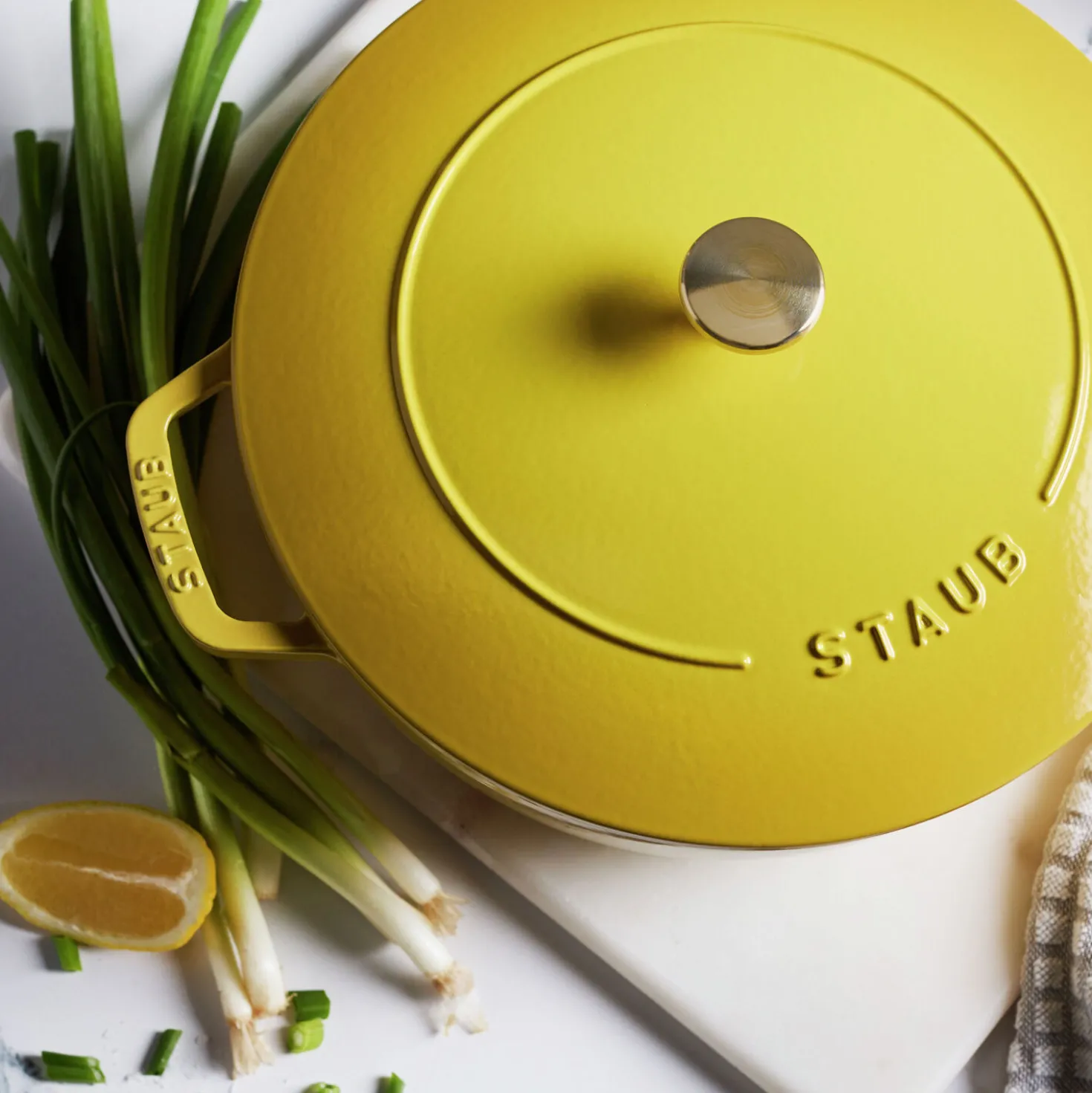 5.25 qt, Essential French Oven, citron