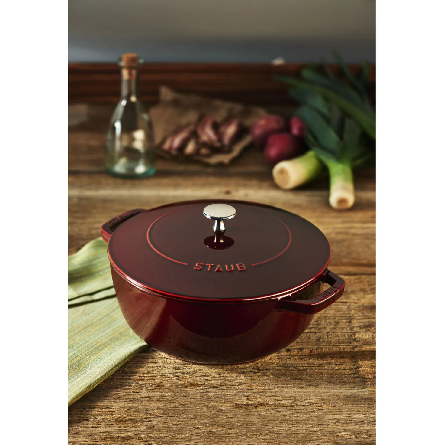 3.75 qt, Essential French Oven, grenadine