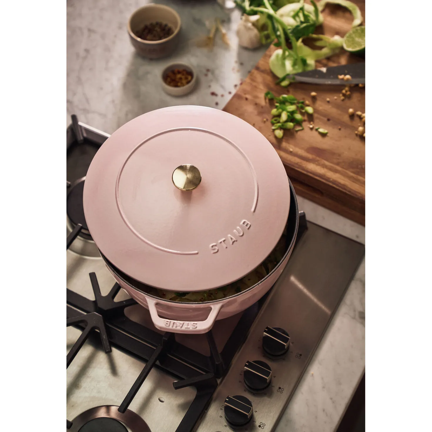 5.25 qt, Essential French Oven, Pink Peony
