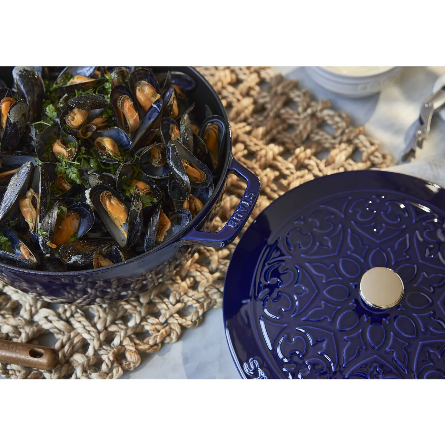 3.75 qt, Essential French Oven Lilly Lid, dark blue