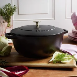 5.25 qt, Essential French Oven, black matte