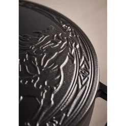 5.25 qt, Essential French Oven with Horse Lid, black matte