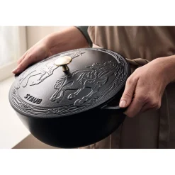 5.25 qt, Essential French Oven with Horse Lid, black matte