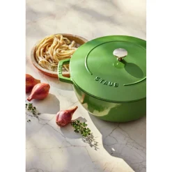 5.25 qt, Essential French Oven, pistachio