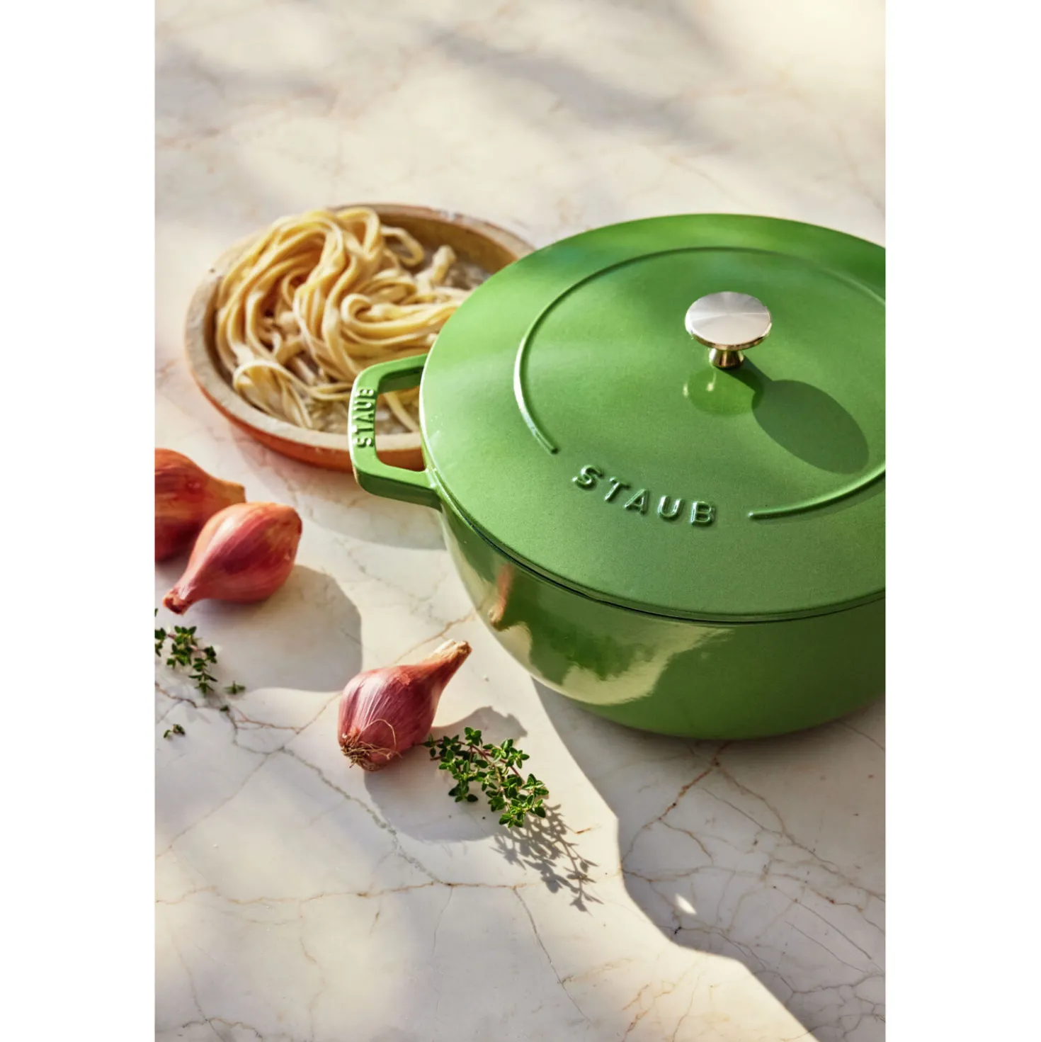 5.25 qt, Essential French Oven, pistachio