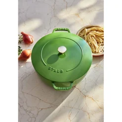5.25 qt, Essential French Oven, pistachio