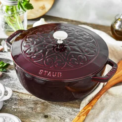 3.75 qt, Essential French Oven Lilly Lid, grenadine