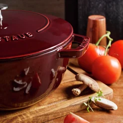 5.25 qt, Essential French Oven, grenadine