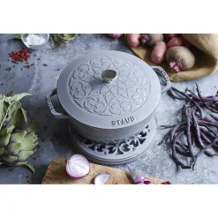 3.75 qt, Essential French Oven Lilly Lid, graphite grey