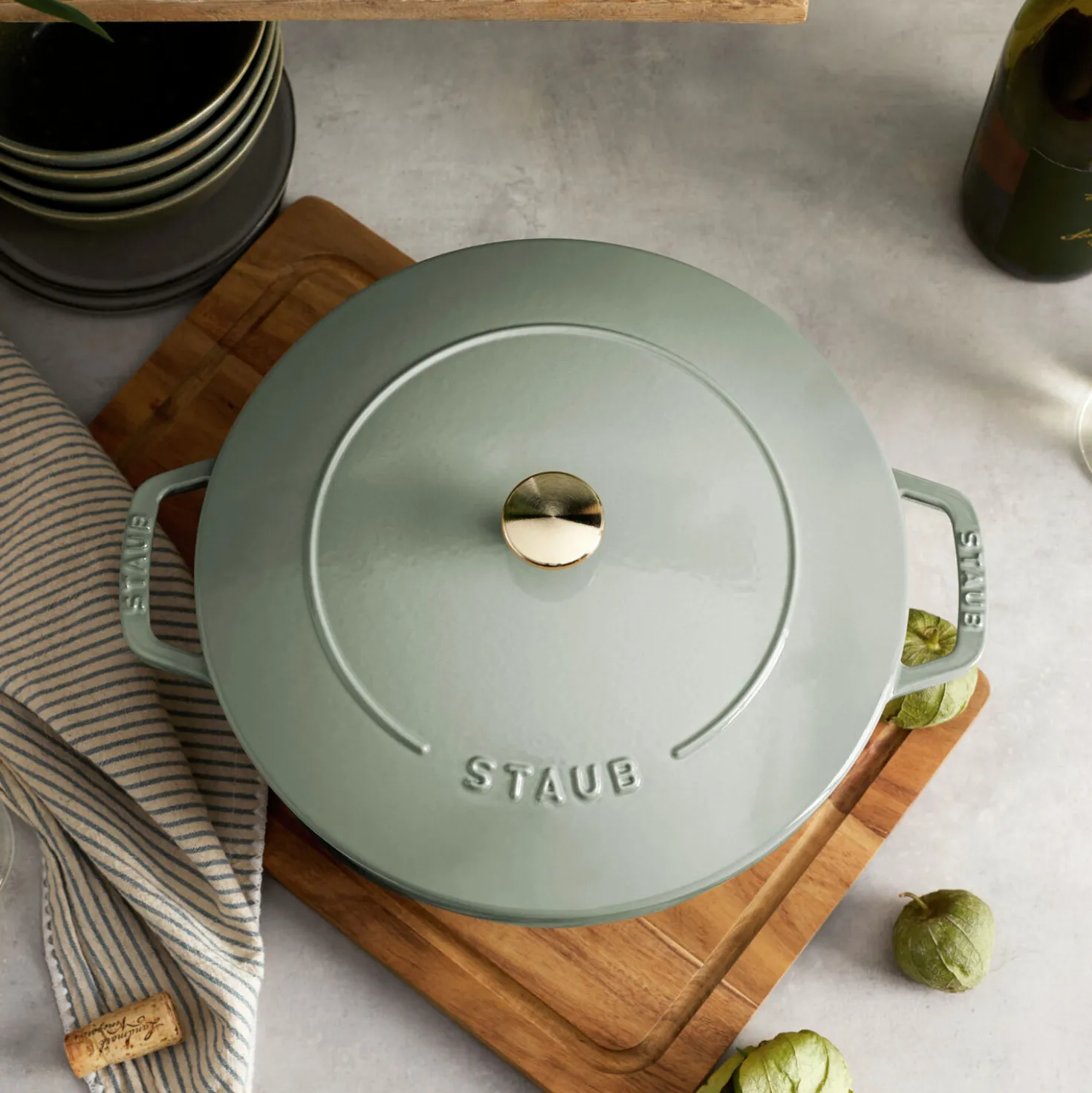 5.25 qt, Essential French Oven , eucalyptus
