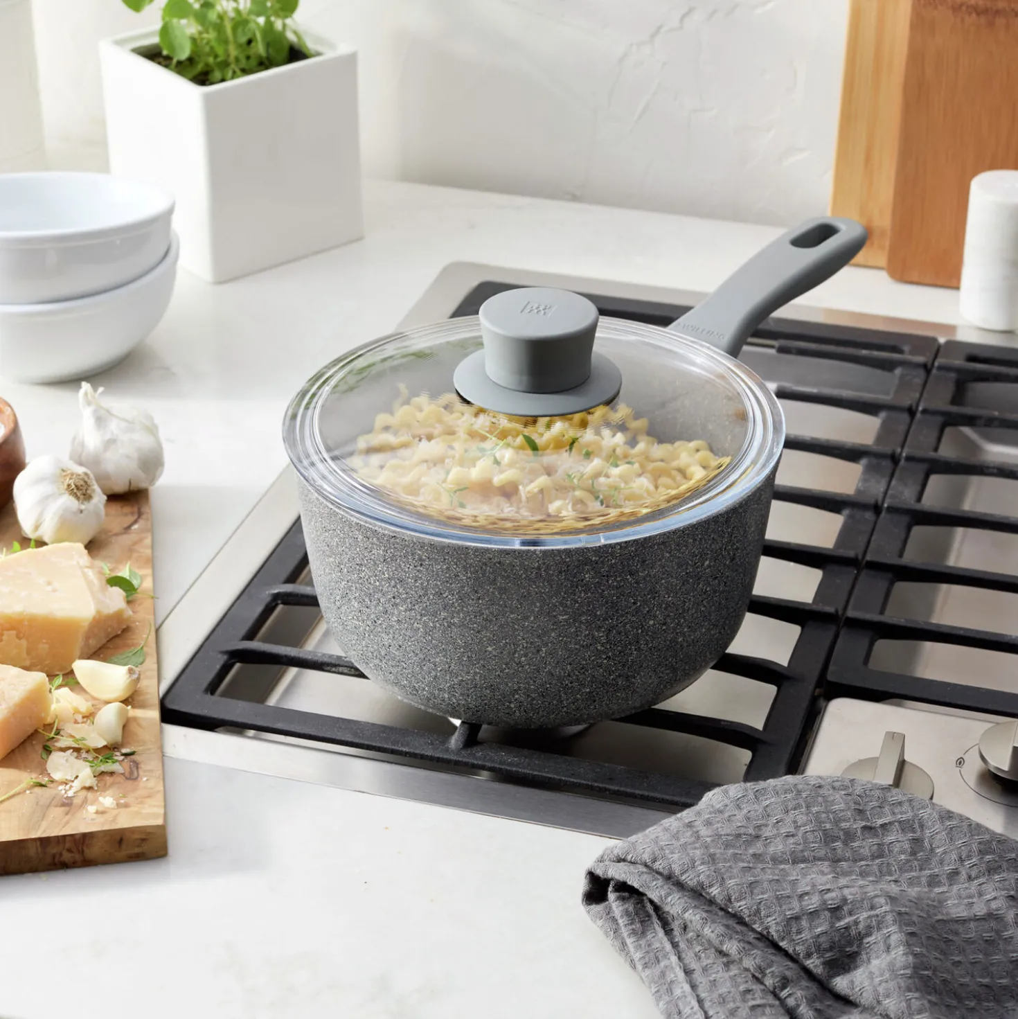 2.9 qt Nonstick Saucepan With Lid, Aluminum