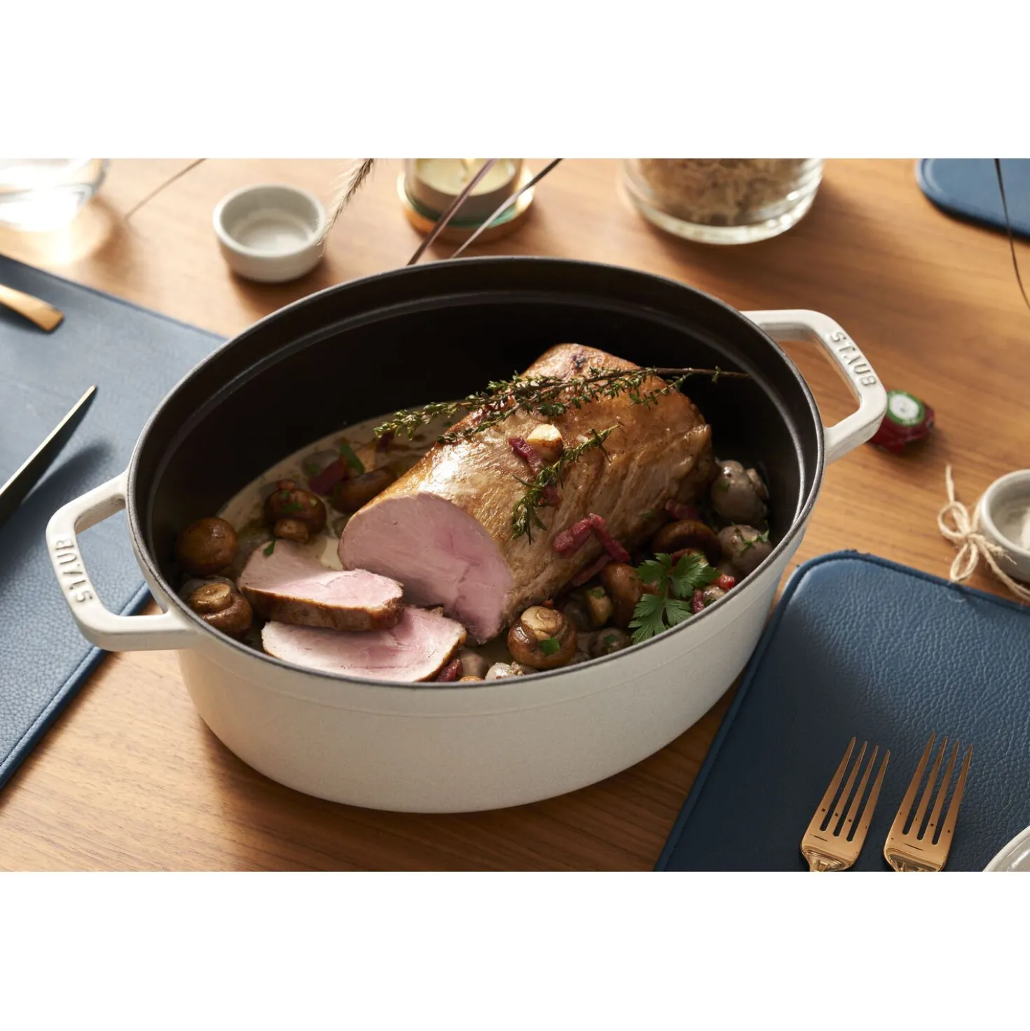 5.75 qt, Oval, Dutch Oven, White Truffle