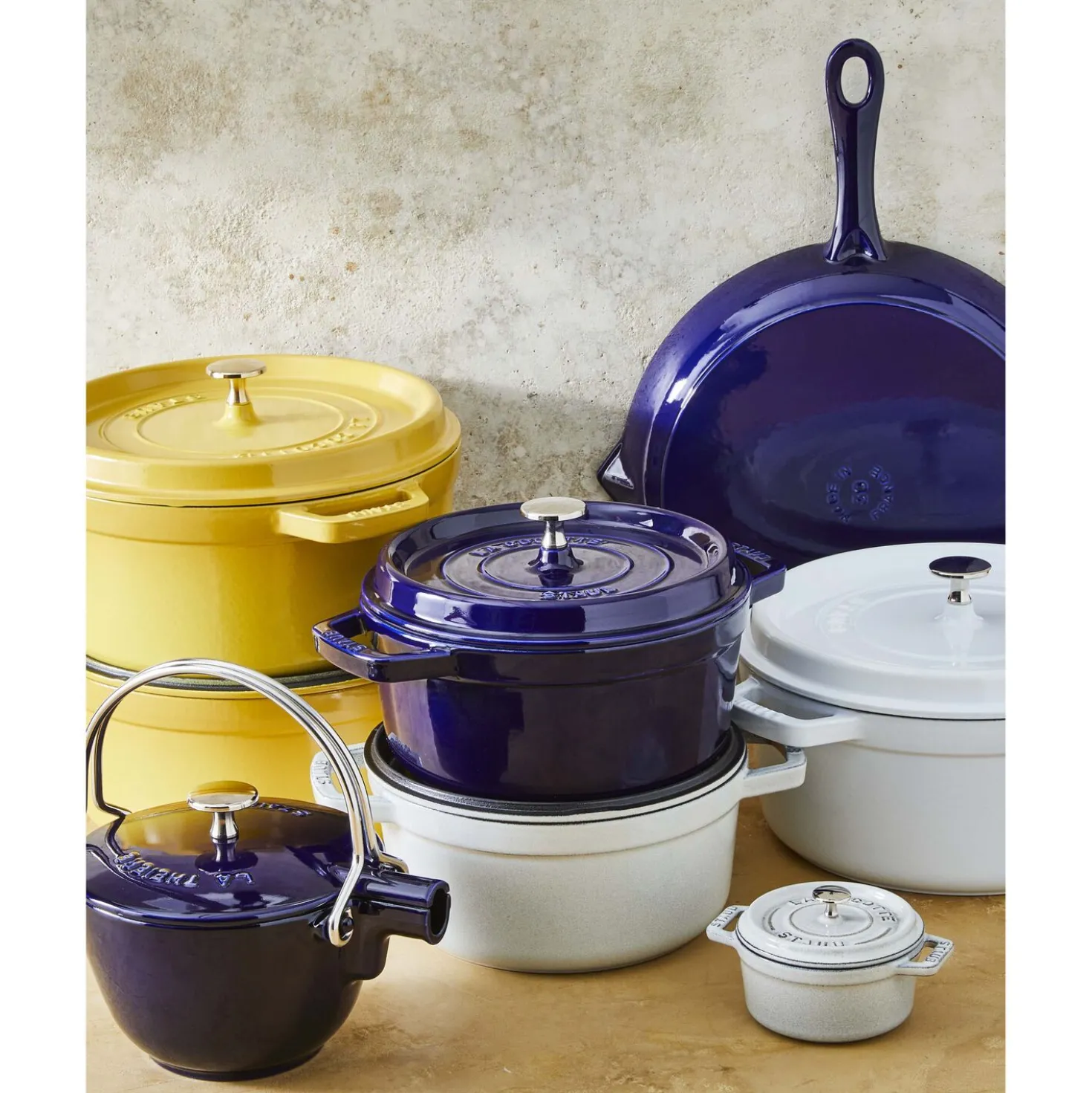 7 qt, Round, Dutch Oven, Pure-white - Factory Second