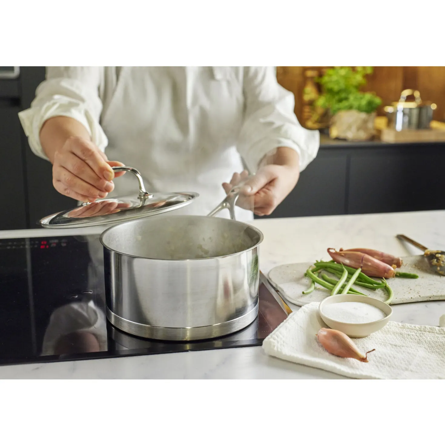 2.25 qt Sauce Pan With Lid, 18/10 Stainless Steel