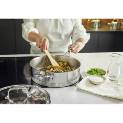 5 qt Saut&eacute; Pan With Helper Handle And Lid, 18/10 Stainless Steel
