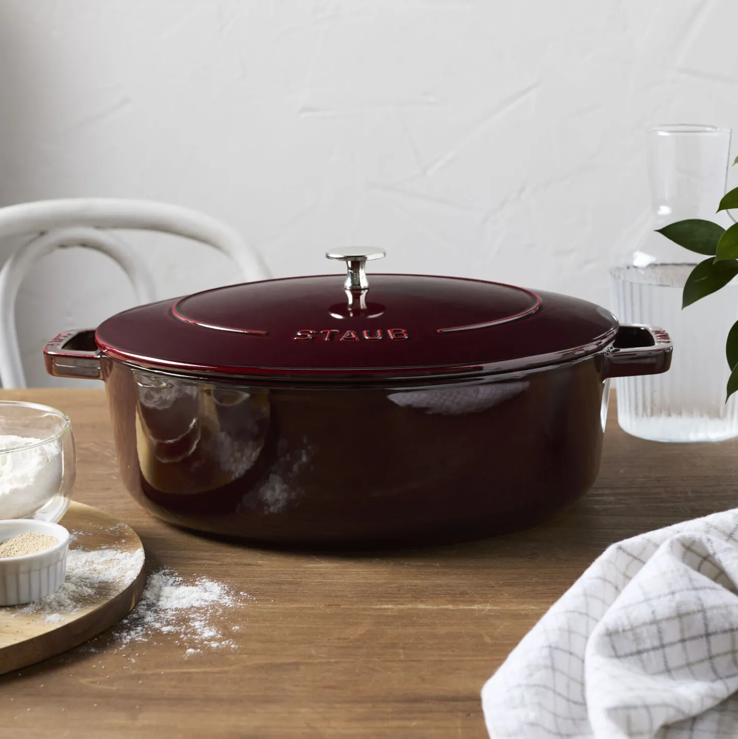 6.25 qt, Wide Oval Dutch Oven , grenadine