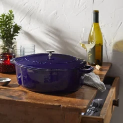 6.25 qt, Wide Oval Dutch Oven, dark blue