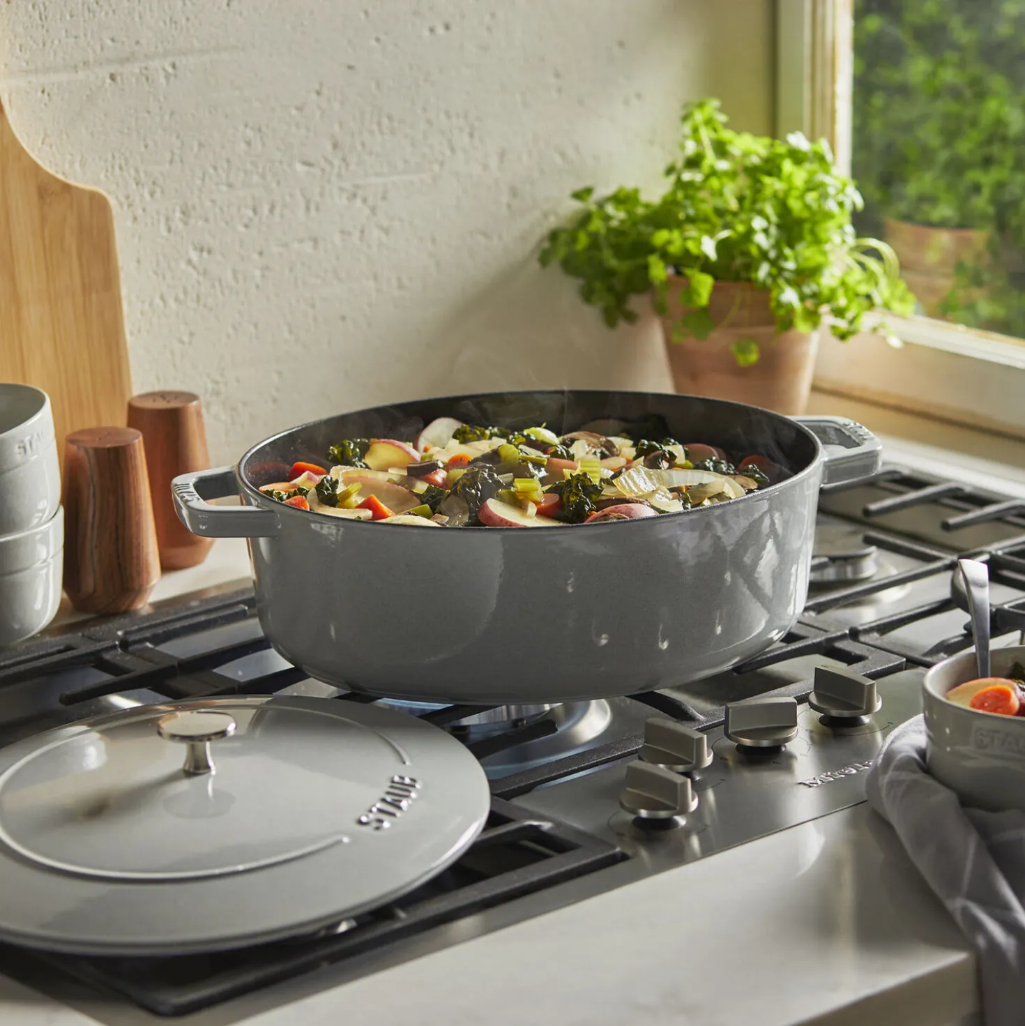 6.25 qt, Wide Oval Dutch Oven, white truffle