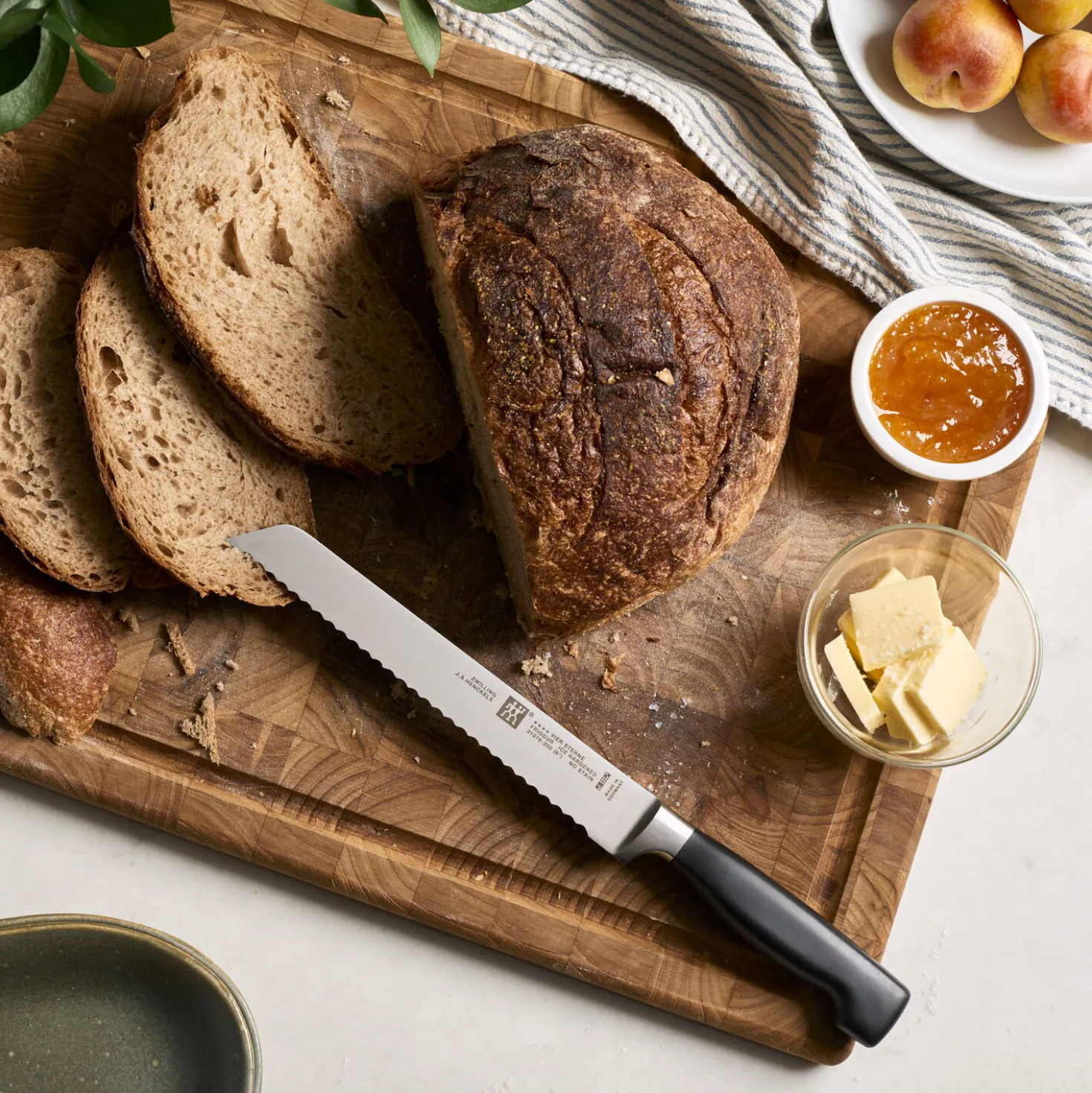 Bread knife 8 inch, serrated edge