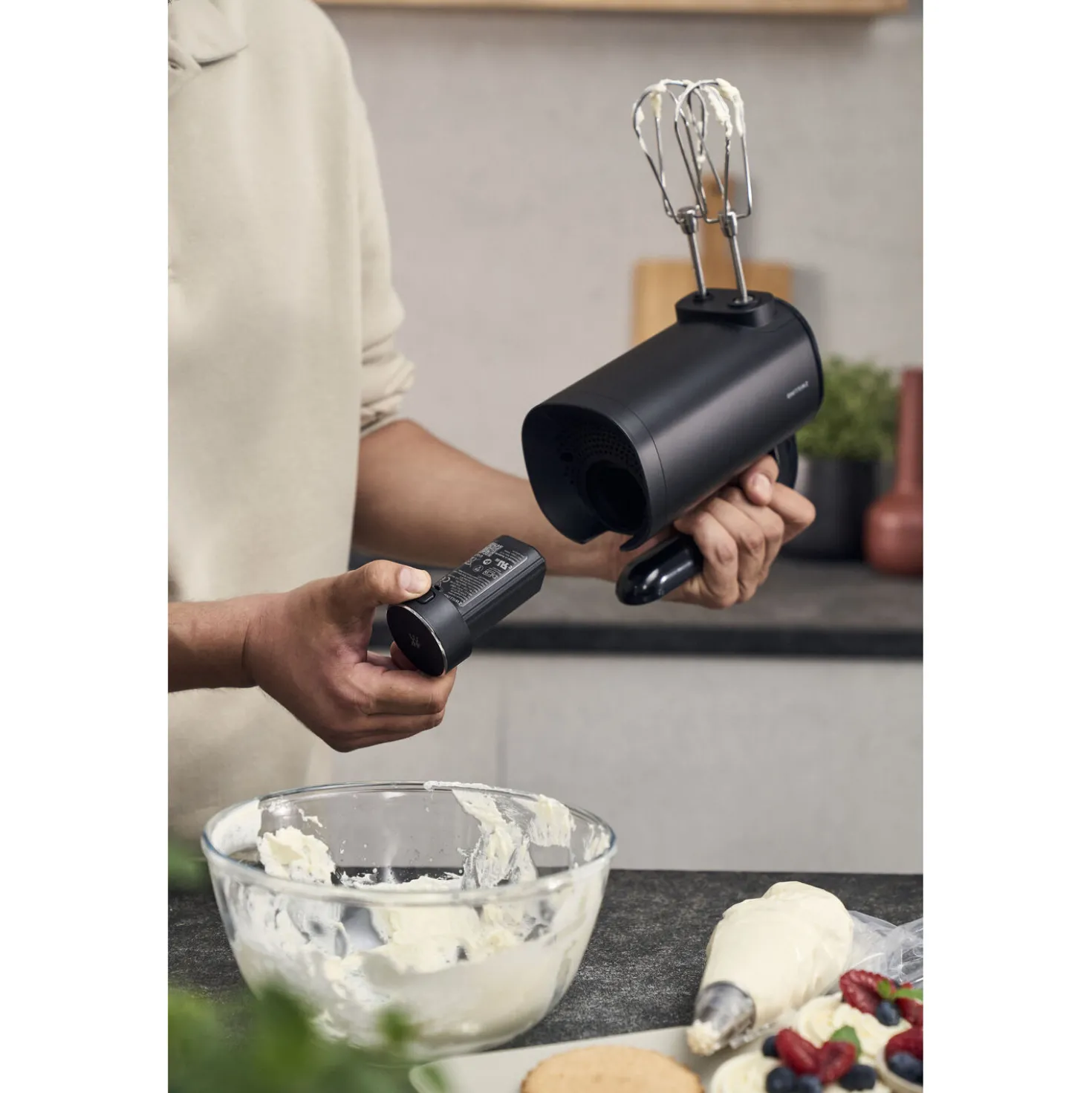Cordless Hand Mixer, Starter Set Including Battery