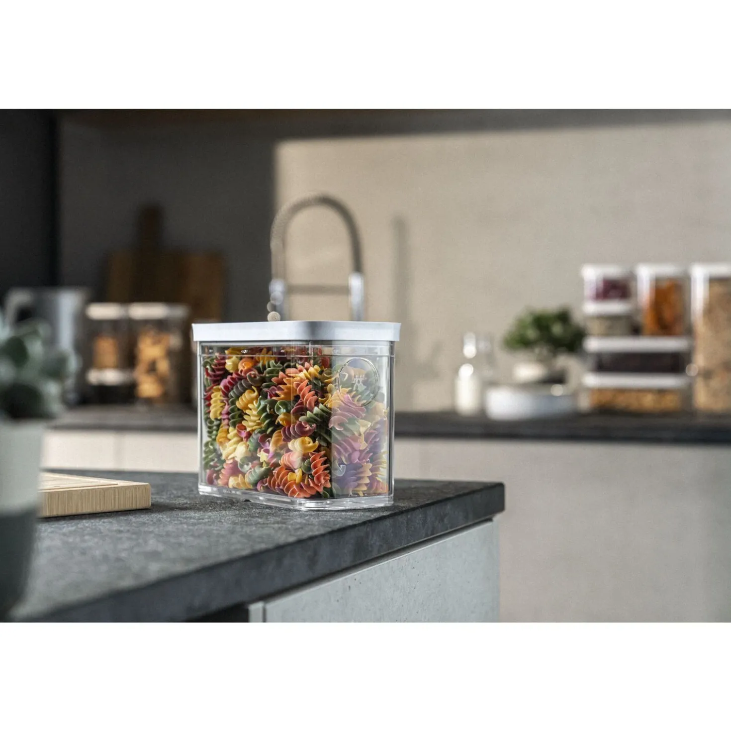 CUBE Container 2M / 21 cm, 2 Qt, Transparent-white