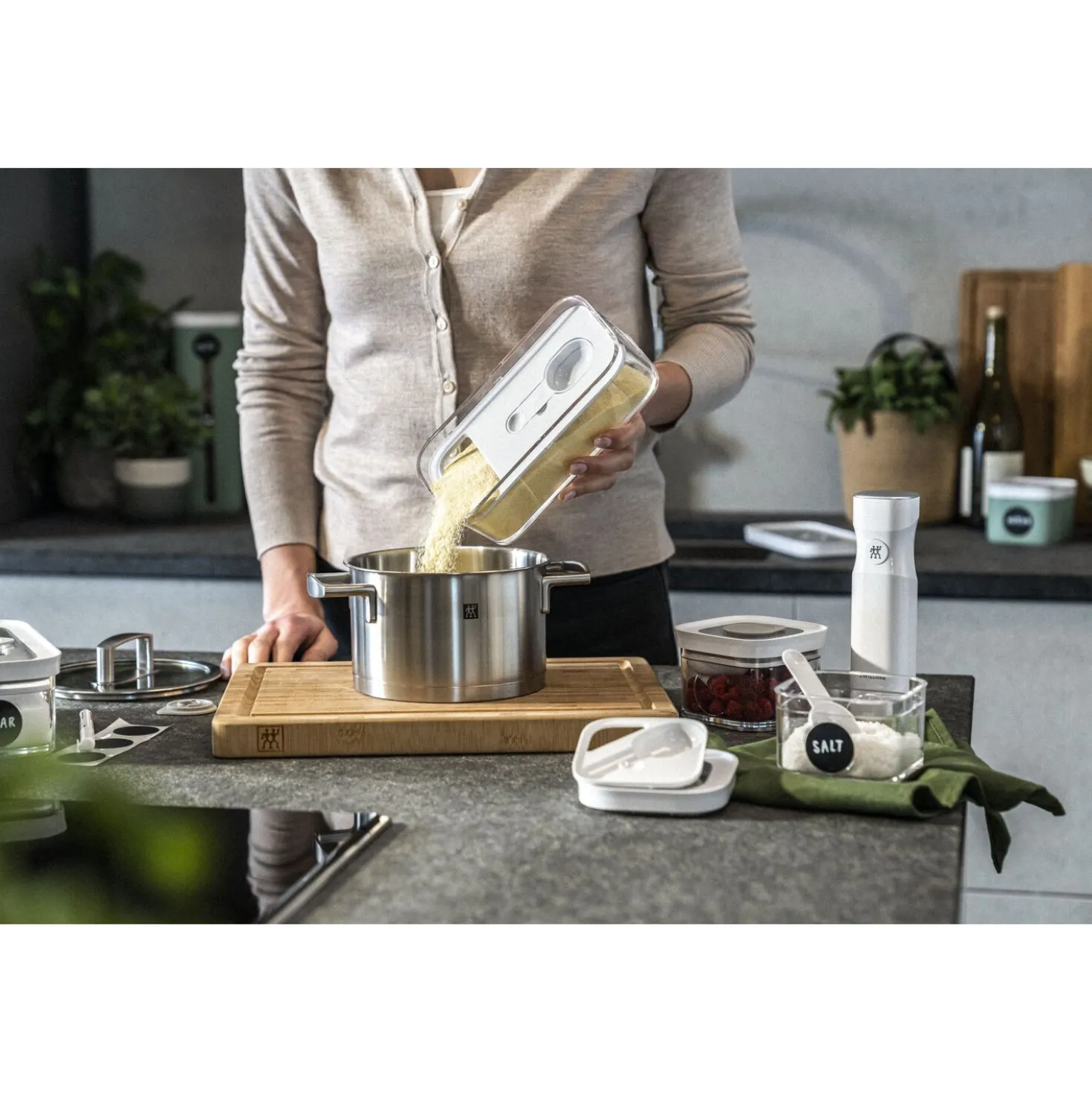 CUBE Insert with Measuring Spoon , M / 20 cm