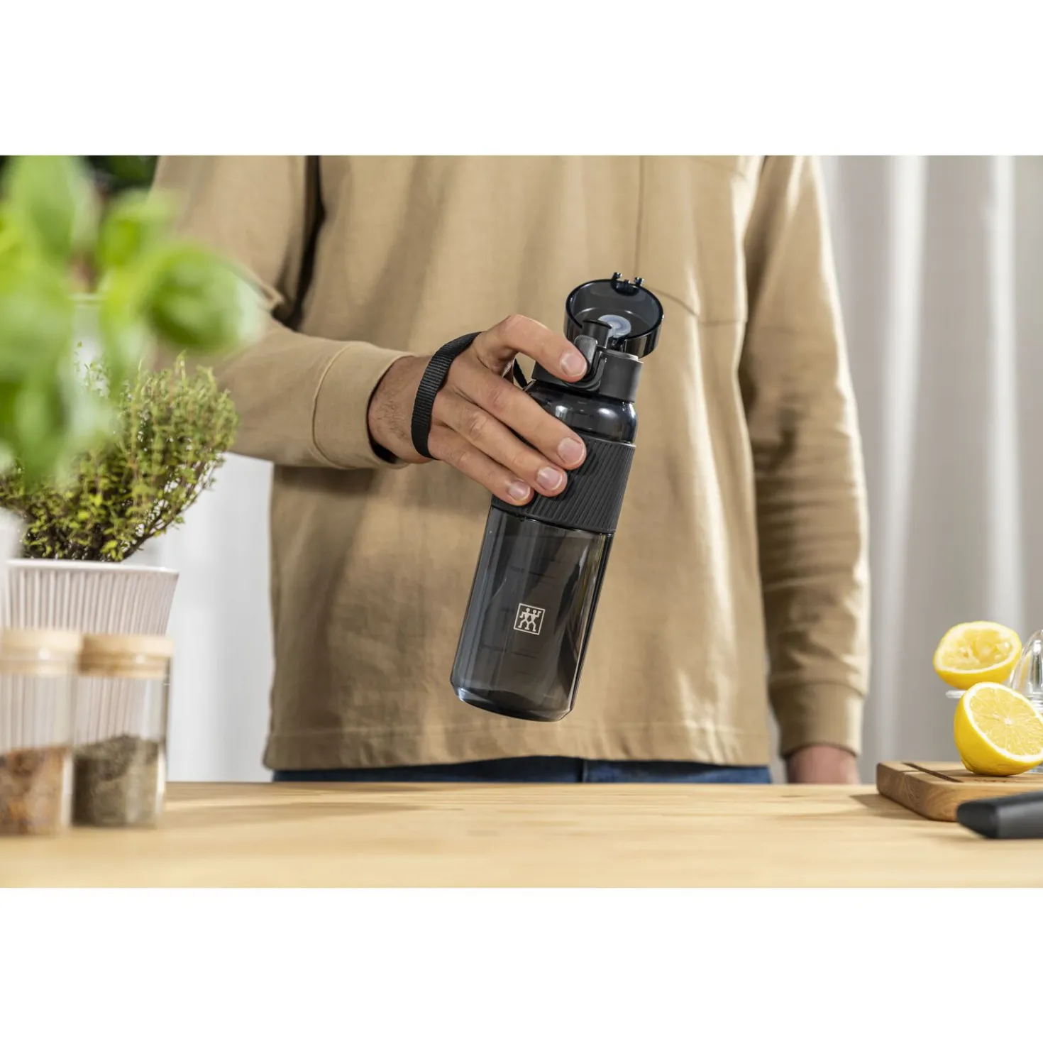 Drinking bottle, 680 ml, tritan, black matte