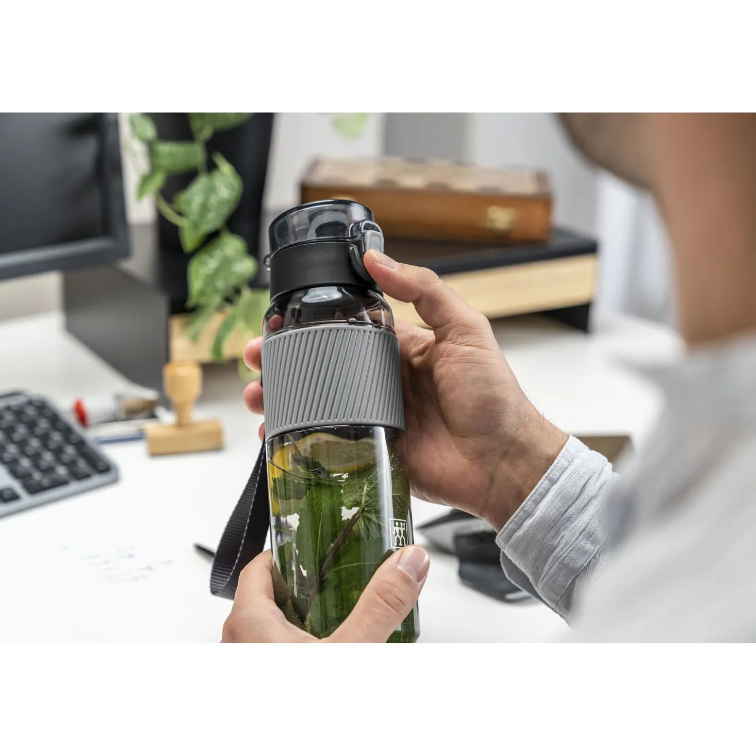 Drinking bottle, 680 ml, tritan, black matte