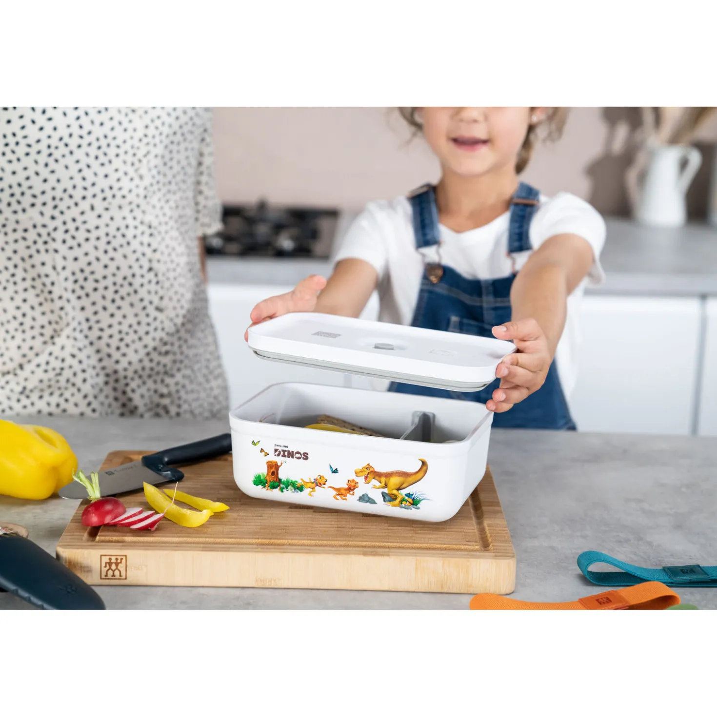 L, DINOS Vacuum Lunch Box, Plastic, White-grey
