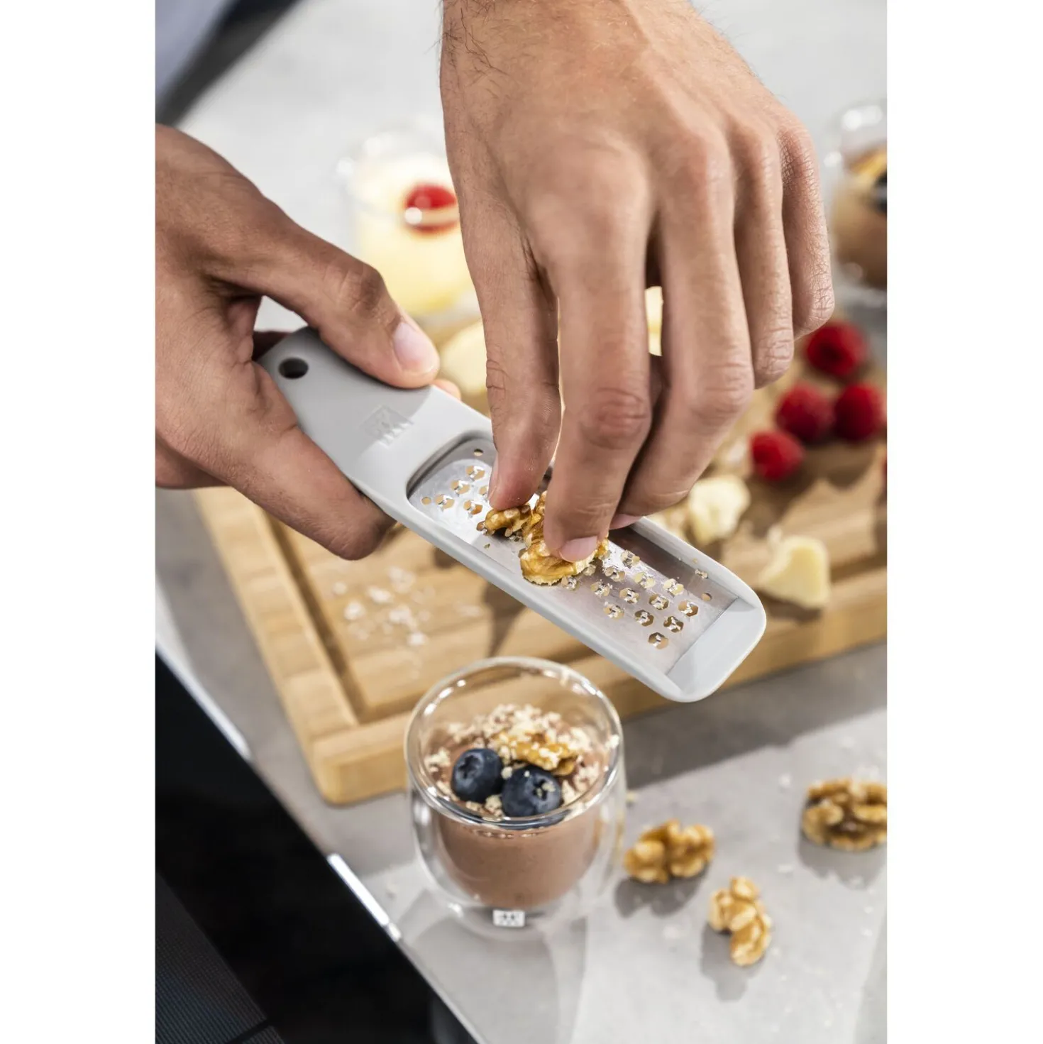 Mini grater, grey