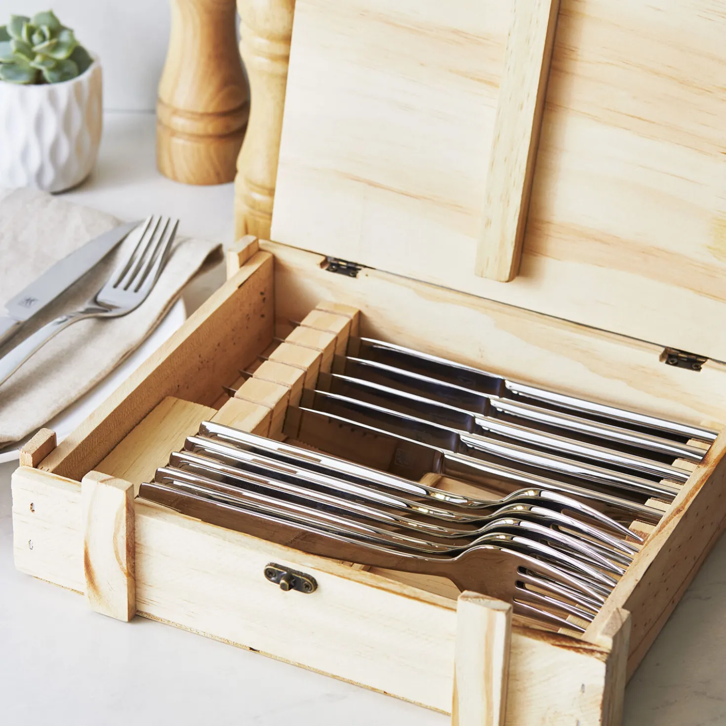 12-pc, 18/10 Stainless Steel Steak Dinner Stainless Steel Steak Knife Set In Wood Presentation Box
