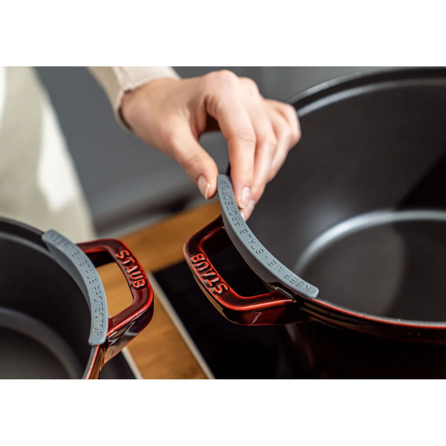 4-pc Stackable Set, Grenadine, Cast Iron