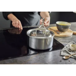 Sauce pan with lid, 3.2 qt, 18/10 Stainless Steel