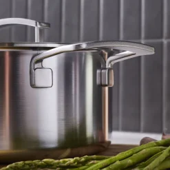 Sauce pan with lid, 4.25 qt, 18/10 Stainless Steel