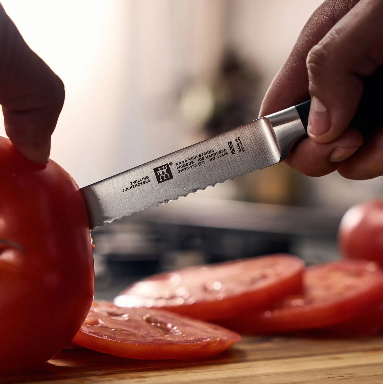Utility knife 5 inch, serrated edge