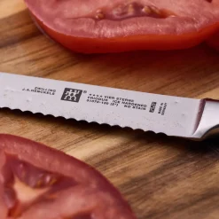 Utility knife 5 inch, serrated edge